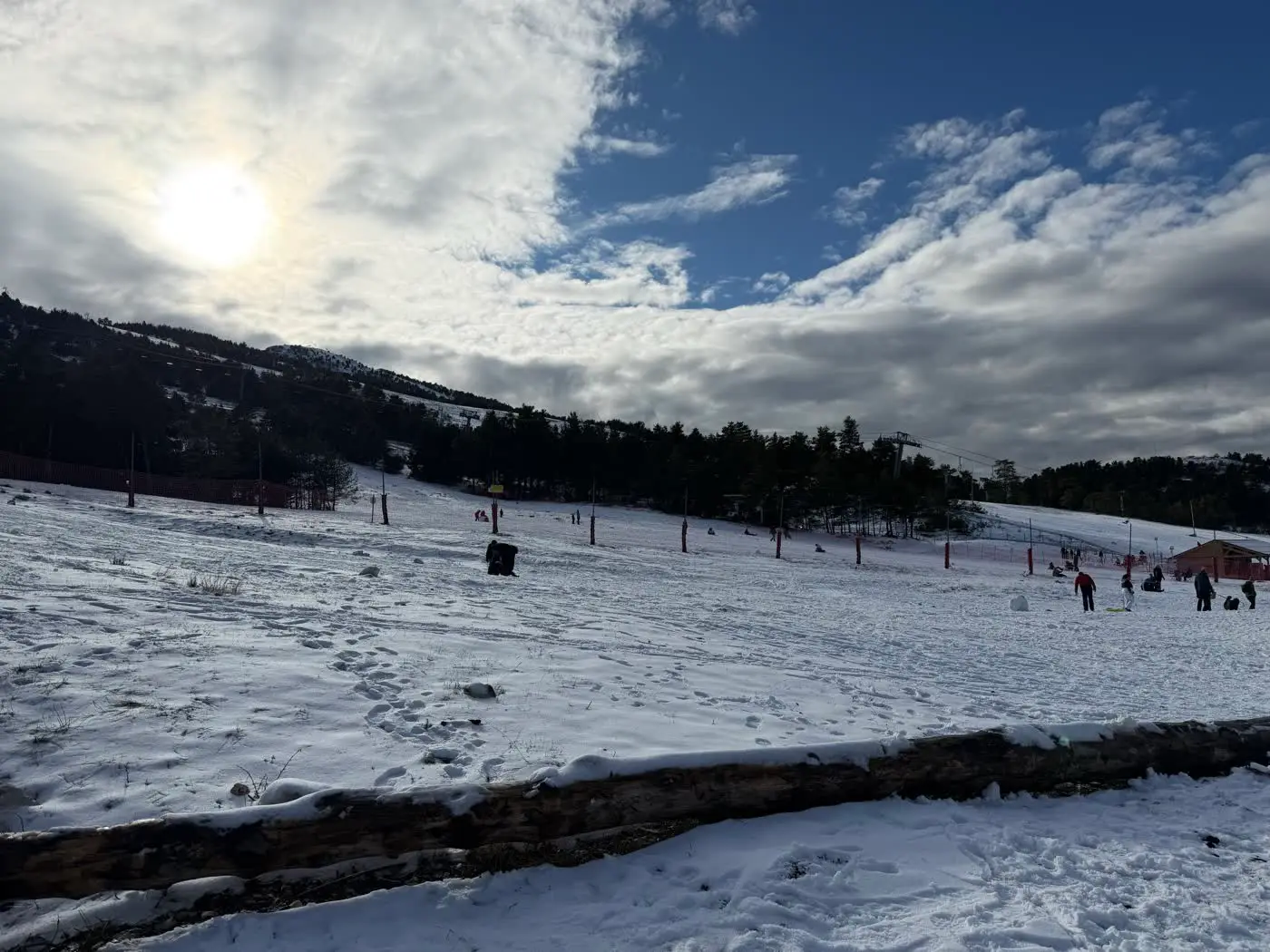 Où skier quand on habite la Côte d'Azur ? Nice, Cannes, Antibes : la réponse en 1 h de route